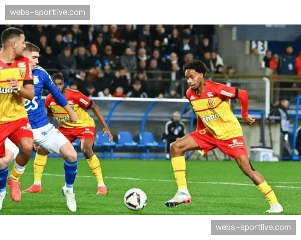 朗斯边锋遭遇腿筋伤势，预计将缺席四周，球队反击锐度受损